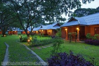 Hotel Baandindee Resort
