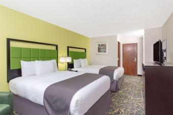 Hotel Americinn By Wyndham Delafield