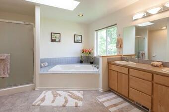 Amber Sunset-rvr Vw-ac-3br/2b