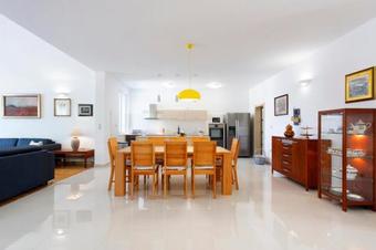 Zupa Villa Sleeps 6 Pool Air Con Wifi