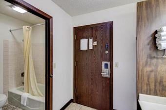 Motel Bloomer Inn & Suites