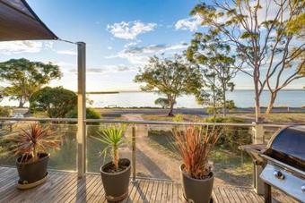 Jetty Views - Water Views On Raymond Island