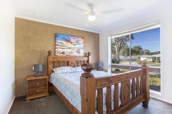 77 Lake Entrance Rd - Waterfront Wonder