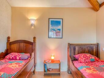 Renovated Holiday Home In Velieux With Swimming Pool