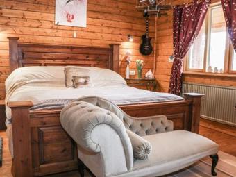 The Gathering - Apple Cabin