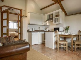 Whitetor Farm: Nestling