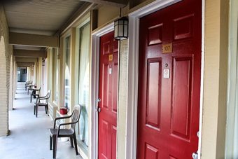 Motel Executive Inn And Suites