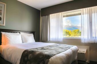 Hotel Prestige Hudson Bay Lodge