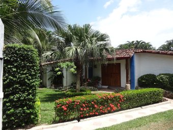 Villa Botero By Casa Mojito Bed And Breakfast