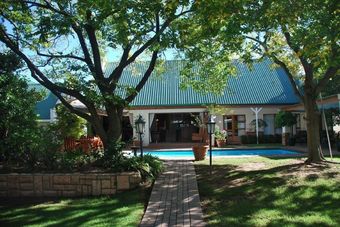 Hotel Sunninghill Guest Lodge