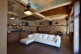 Hotel Polys Guest House