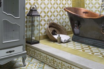 Absolute Beachfront Romantic Villa Laut