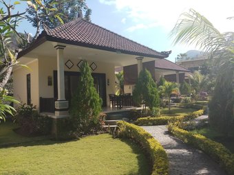 Hotel Bintang Beach Villas