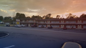 Breezwood Motel