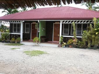 Bed & Breakfast Yak-yak Beach Home