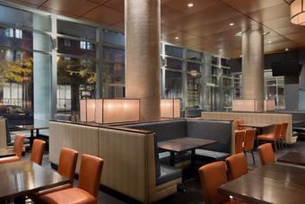 Hotel Embassy Suites Montréal By Hilton