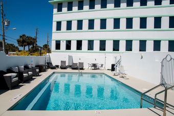 Streamline Hotel