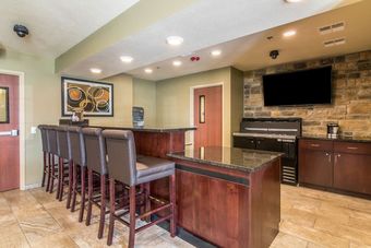Hotel Cobblestone Inn & Suites - Barron