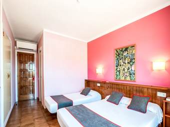 Pension Oyo Hostal Casa Feliu