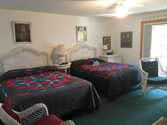 Doll's Lakeside Bed & Breakfast