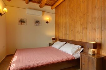 Villa Traditional Ioannis Cottage...luxurious & Rustic With Ecological Heated Pool !!!
