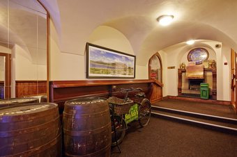 Nelly Kelly's Hotel