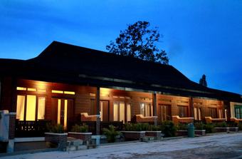 Green Tropical Village Hotel & Resort