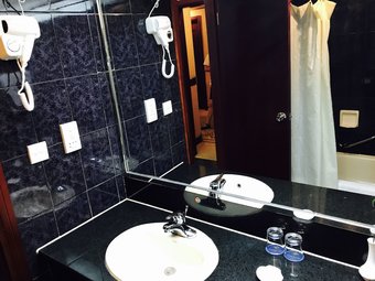 Hangzhou Qiandaohu Waigaoqiao Hotel