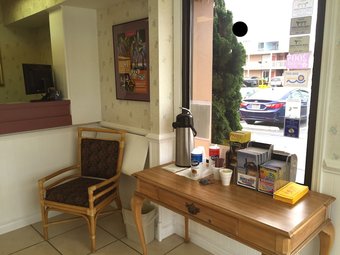 Hotel Castaway Beach Inn & Swim Up Bar