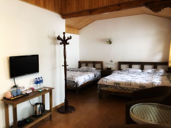 Hotel Tourists Courtyard