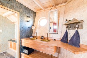 Hotel Shipwreck Lodge