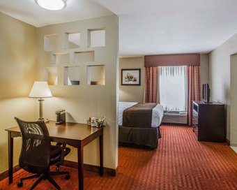 Hotel Quality Suites Nashville Airport