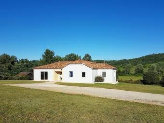 Villa With 4 Bedrooms In Prayssac, With Wonderful Mountain View, Private Pool, Furnished Garden - 250 Km From The Beach