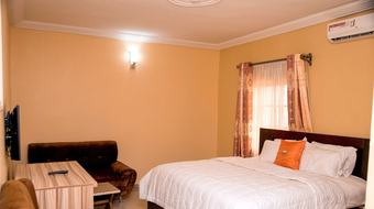 Beck Flo Hotel & Suites Ent