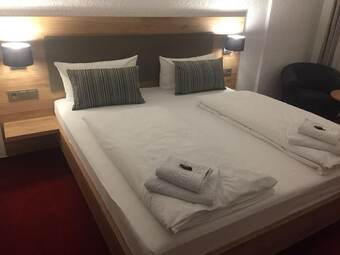 Vicos Hotel Und Restaurant