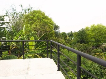 Hotel Baan Rai Klai Weang Homestay