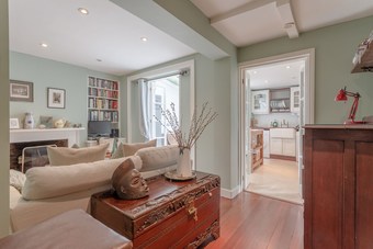 1 Bedroom Apartment In Kennington With Garden