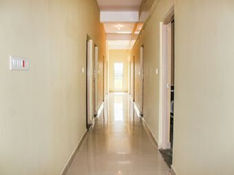 Hotel Oyo 12840 Sri Guru Residency