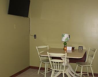 Hotel Nola's Onekama Hideout