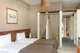 Hotel Friday Attitude