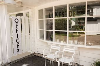 Posada Lakeside Motel