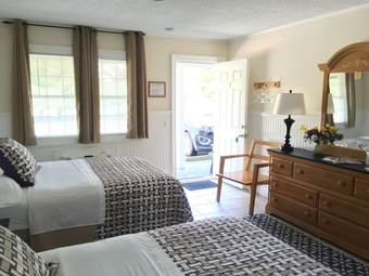 Westhampton Seabreeze Motel