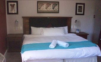 Hotel Bread & Barrel Bellville  Guesthouse