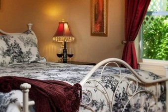 The Carriage House Bed And Breakfast