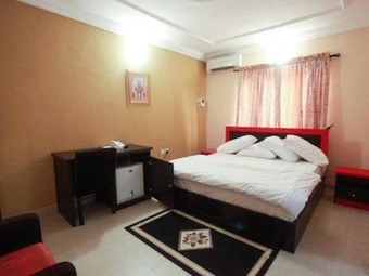 Carleton Hotel & Suites