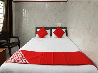 Hotel Oyo 16537 Guru Comforts
