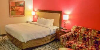 Hotel Baymont By Wyndham Ferndale/royal Oak