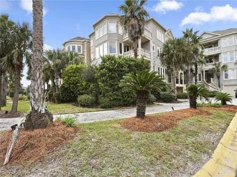 Collier Court 3 - Six Bedroom Home