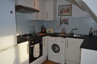 Top Floor Central 2 Bedroom Apartment