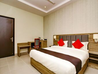 Hotel Capital O 28086 Sindhura Grand